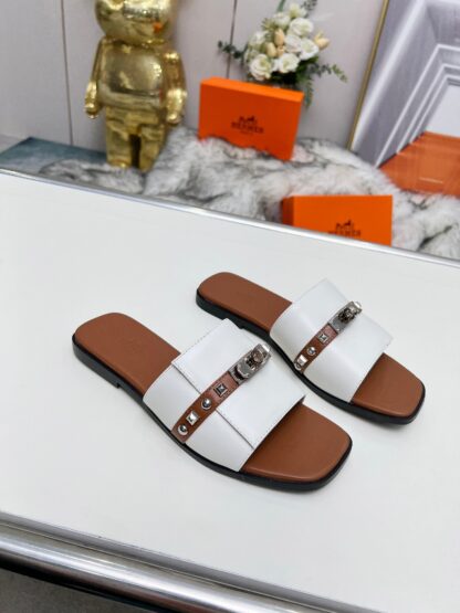 Hermès new spring and summer white and brown color matching flat sandals, heel height 1cm - Image 5