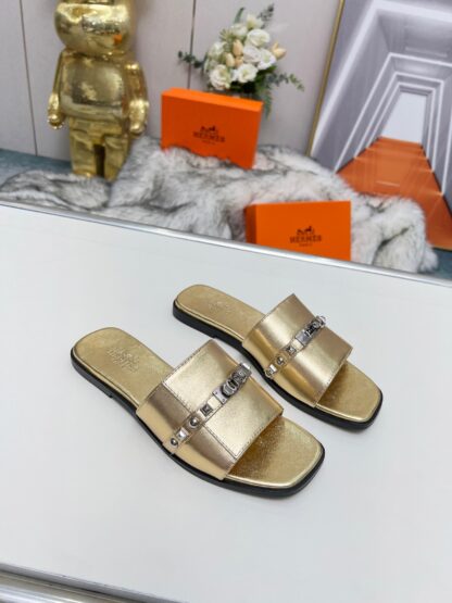 Hermès Spring and Summer new gold and silver buckle flat sandals, heel height 1cm - Image 5