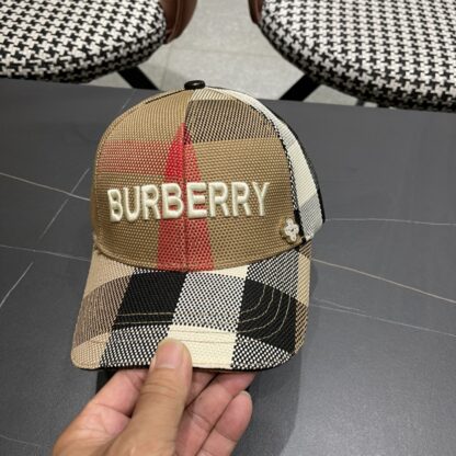 Burberry stylish plaid baseball cap - Image 6