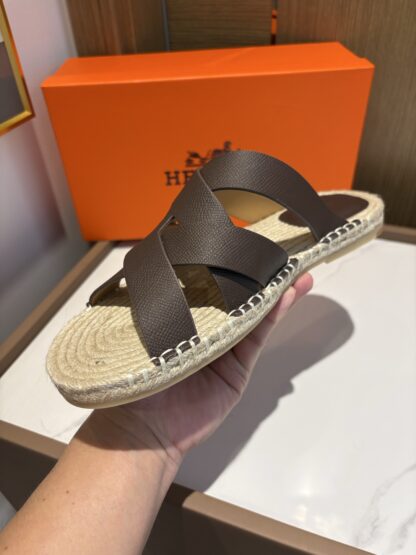 Hermès men's versatile, comfortable, non-slip dark brown casual slippers - Image 5