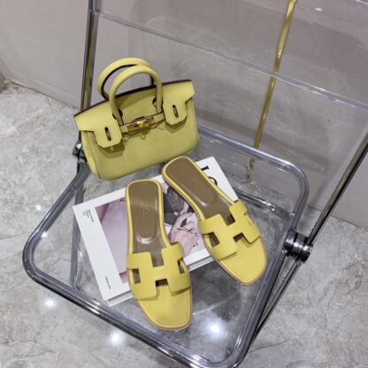 Hermès yellow lychee pattern handmade flat slippers - Image 5