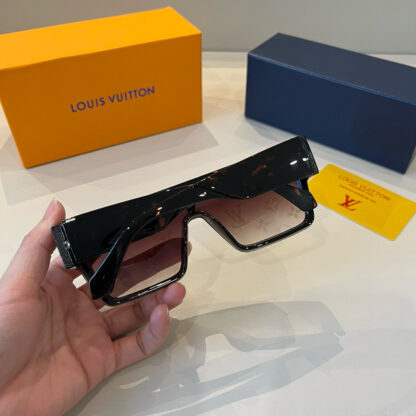 LOUIS VUITTON Fashion Sunglasses - Image 6