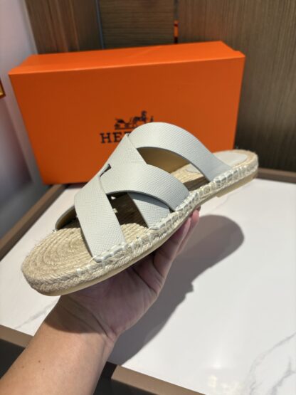 Hermès men's versatile, comfortable, non-slip light gray casual slippers - Image 5