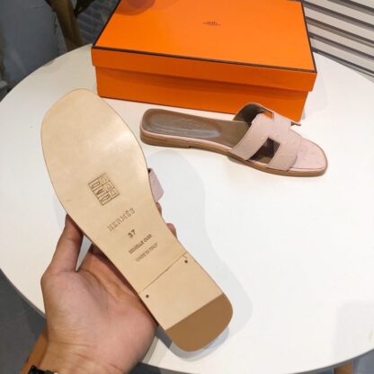 Hermès summer versatile light pink flat slippers - Image 3