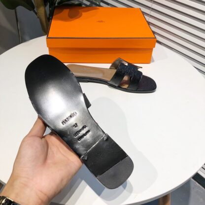 Hermès Black Matte Summer Classic Crocodile Pattern Flat Slippers - Image 3