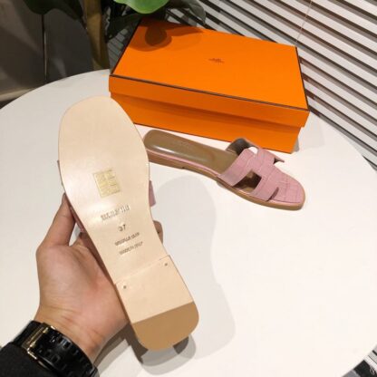 Hermès summer versatile classic pink crocodile pattern flat sandals - Image 3