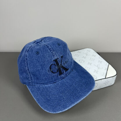 Calvin Kleinf stylish all-match baseball cap - Image 5