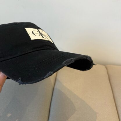 Calvin Kleinf stylish all-match baseball cap - Image 5