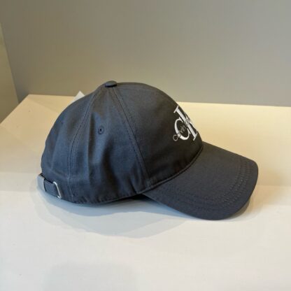 Calvin Kleinf stylish all-match baseball cap - Image 5
