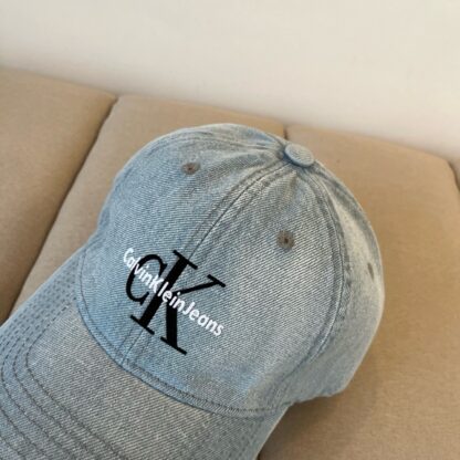 Calvin Kleinf stylish all-match baseball cap - Image 5