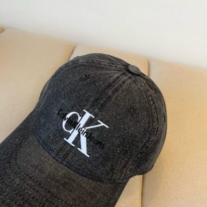 Calvin Kleinf stylish all-match baseball cap - Image 5