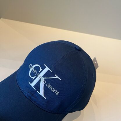 Calvin Kleinf stylish all-match baseball cap - Image 5