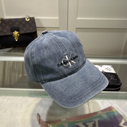 Calvin Kleinf stylish all-match baseball cap - Image 5