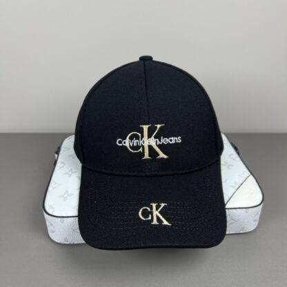 Calvin Kleinf stylish all-match baseball cap - Image 5