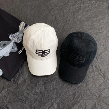 Balenciaga new couple's versatile cap - Image 5