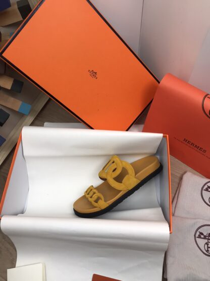 Hermès new yellow-brown leather slippers for spring and summer - Image 5