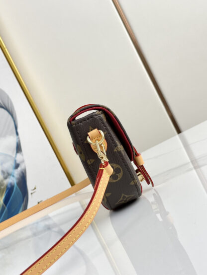Louis Vuitton MICRO CHANTILLY Saddle Bag - Image 5