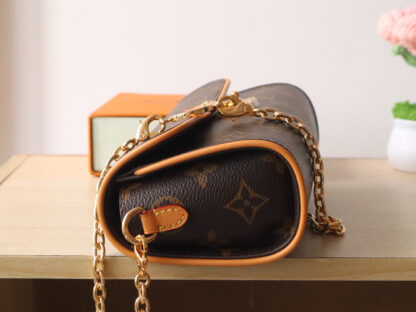 Louis Vuitton Pochette Clle Bag - Image 5