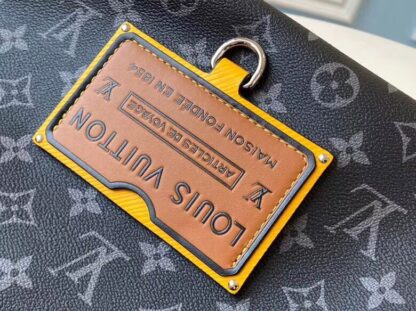 Louis Vuitton Besace Zippée Medium Handbag - Image 5