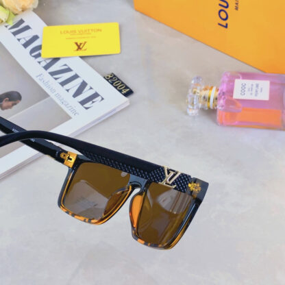 LOUIS VUITTON Fashion Sunglasses - Image 6