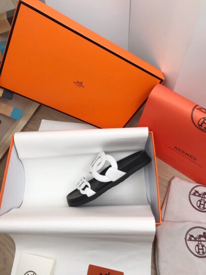 Hermès white spring and summer new charm slippers - Image 5