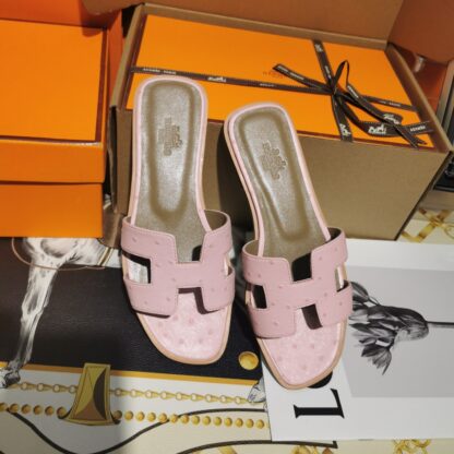 Hermès pink ostrich pattern handmade leather slippers - Image 5