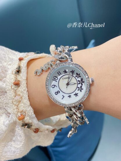 Chanel simple and elegant watch - Image 6