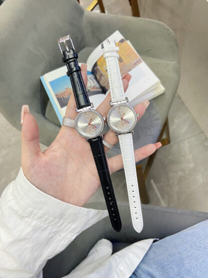 Chanel simple and stylish watch - Image 6
