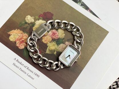 Chanel exquisite quartz watch - Image 6