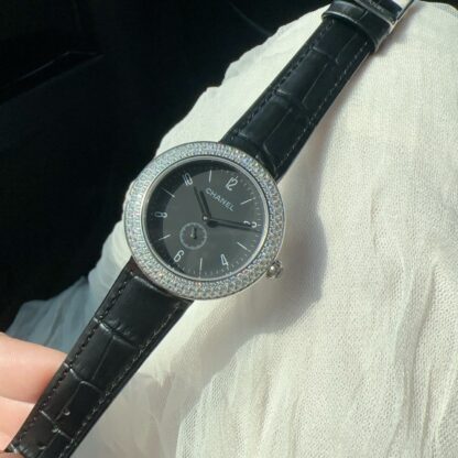Chanel exquisite diamond-set quartz watch - Image 6
