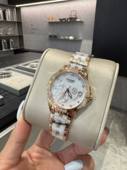 Chanel exquisite ladies quartz watch - Image 6