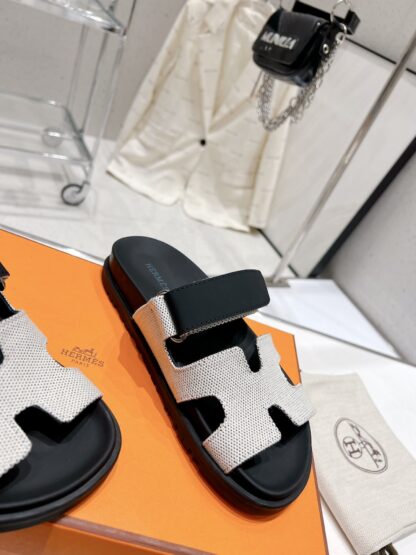 Hermès Spring and Summer New Black and Gray Comfortable Slippers - Image 5