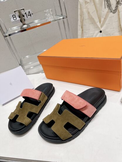 Hermès Spring and Summer New Green and Pink Comfortable Slippers - Image 5