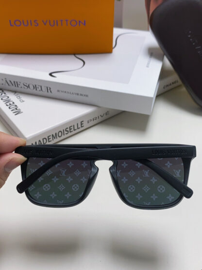 LOUIS VUITTON Fashion Sunglasses - Image 6