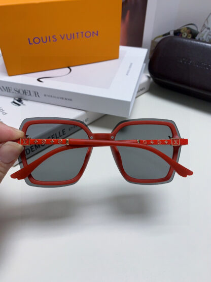 LOUIS VUITTON Fashion Sunglasses - Image 6