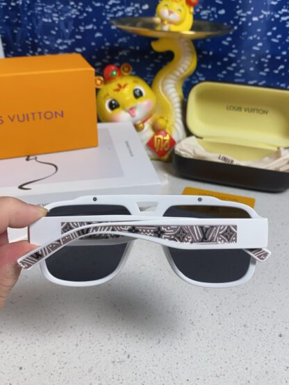 LOUIS VUITTON Fashion Sunglasses - Image 6
