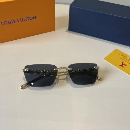 LOUIS VUITTON Fashion Sunglasses - Image 6