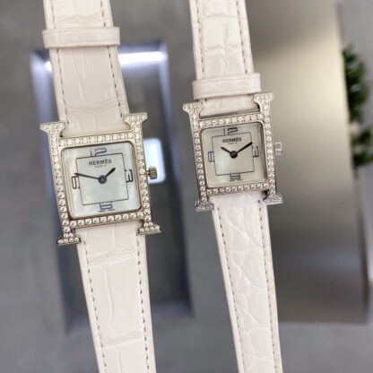Hermes Square Dial Elegant Watch - Image 5