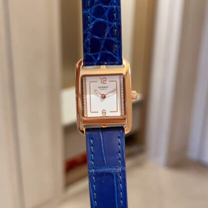Hermes Square Dial Elegant Watch - Image 5
