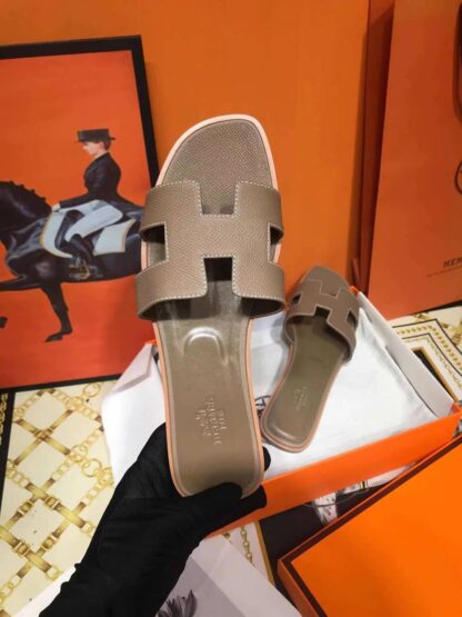 Hermès Grey Apricot Palm Pattern Cowhide Handmade Slippers - Image 5