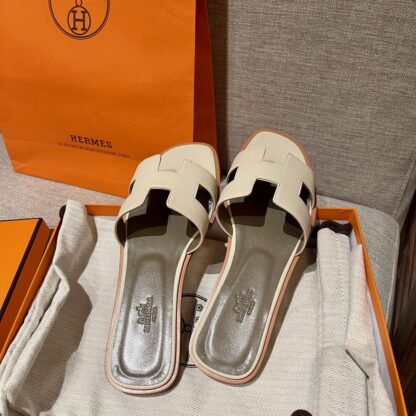Hermès beige palm pattern cowhide handmade slippers - Image 5