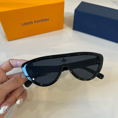 LOUIS VUITTON Fashion Sunglasses - Image 6
