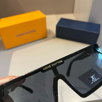LOUIS VUITTON Fashion Sunglasses - Image 6
