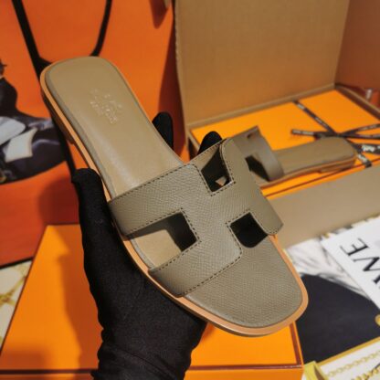 Hermès Elephant Grey Palm Pattern Cowhide Handmade Slippers - Image 5