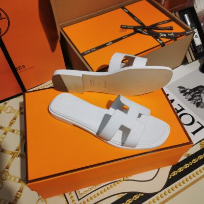 Hermès white palm pattern cowhide handmade slippers - Image 5