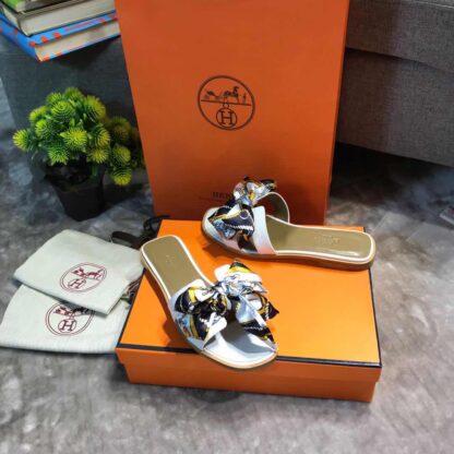 Hermès palm print white leather handmade slippers - Image 5