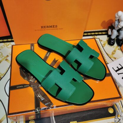 Hermès Bamboo Green Palm Pattern Handmade Slippers - Image 3