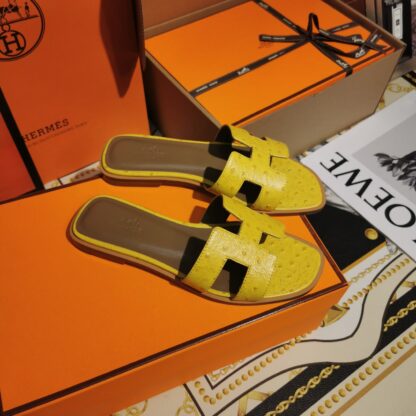 Hermès yellow ostrich pattern leather handmade slippers - Image 5