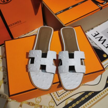 Hermès white ostrich leather handmade slippers - Image 5