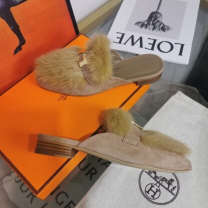 Hermes autumn and winter apricot color durable warm and comfortable wool slippers - Image 4
